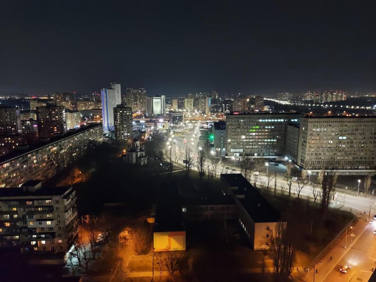 Студія З Неймовірним Краєвидом Біля М Лівобережна Ліфт Інтернет Працює Kiev Buitenkant foto