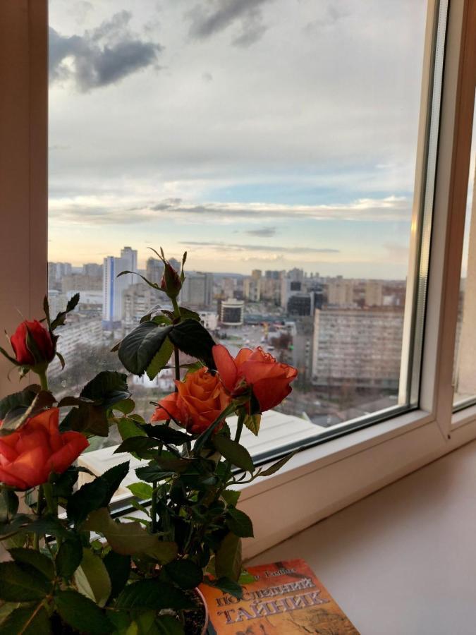 Студія З Неймовірним Краєвидом Біля М Лівобережна Ліфт Інтернет Працює Kiev Buitenkant foto